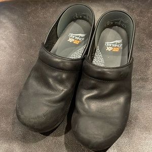 Dansko professional XP 2.0 clogs in black leather with black soles - size 38